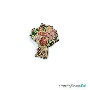 NWOT Farmgirl Flowers Bouquet Pin